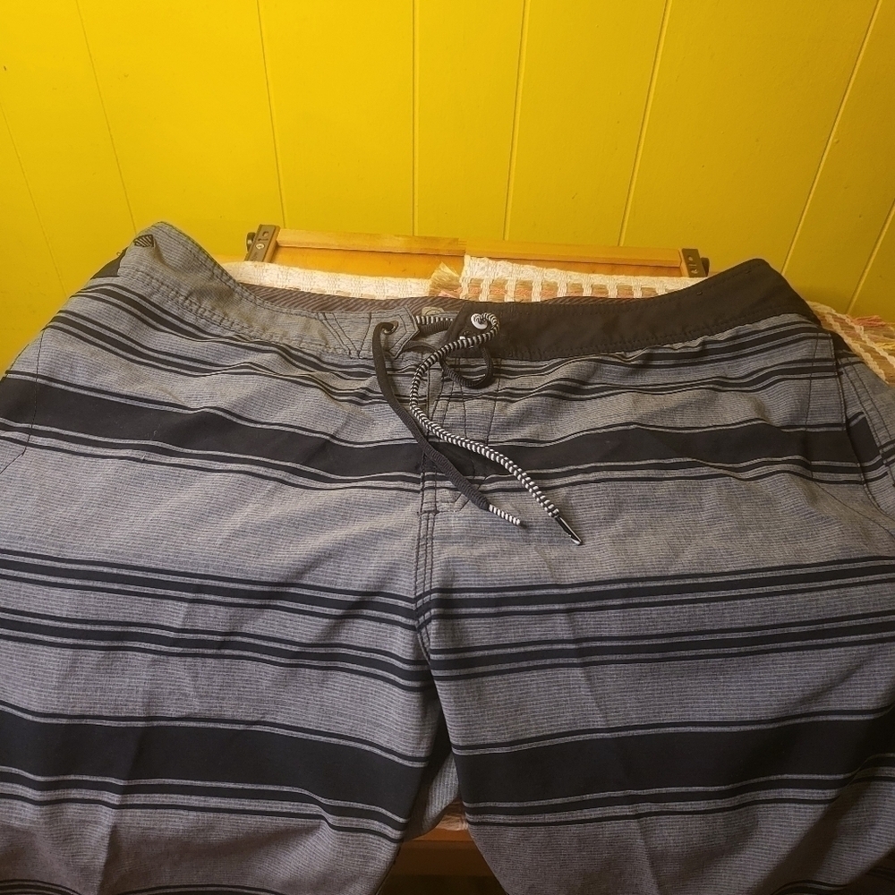 VOLCOM MOD TECH BORD SHORTS